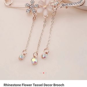 Rhinestone Flower Tassel Decor Brooch